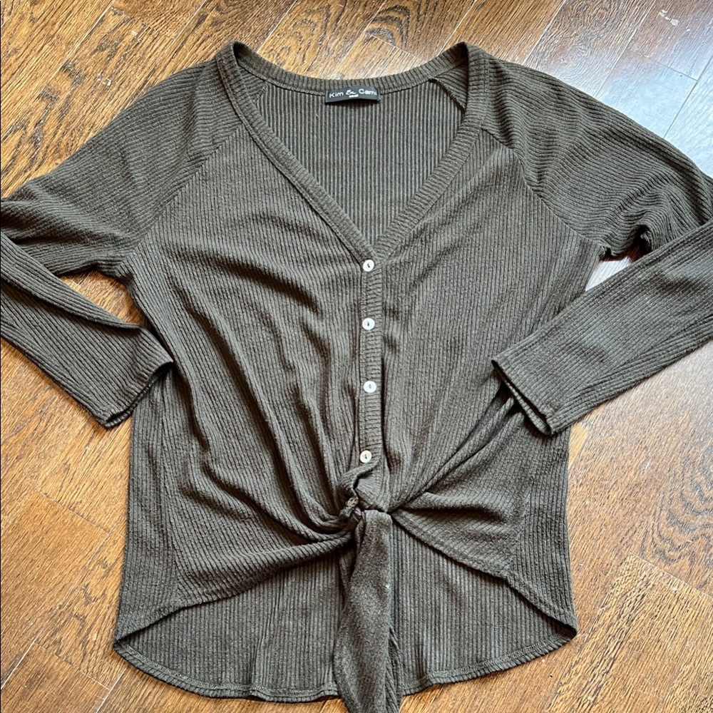 Kim & Cami Brown Ribbed V-Neck Button-Down Shirt